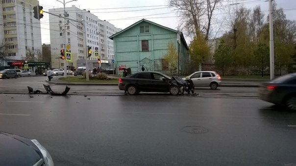 В Уфе перевернулся автобус с детьми: семеро пострадали В Уфе перевернулся автобус с детьми1.jpg