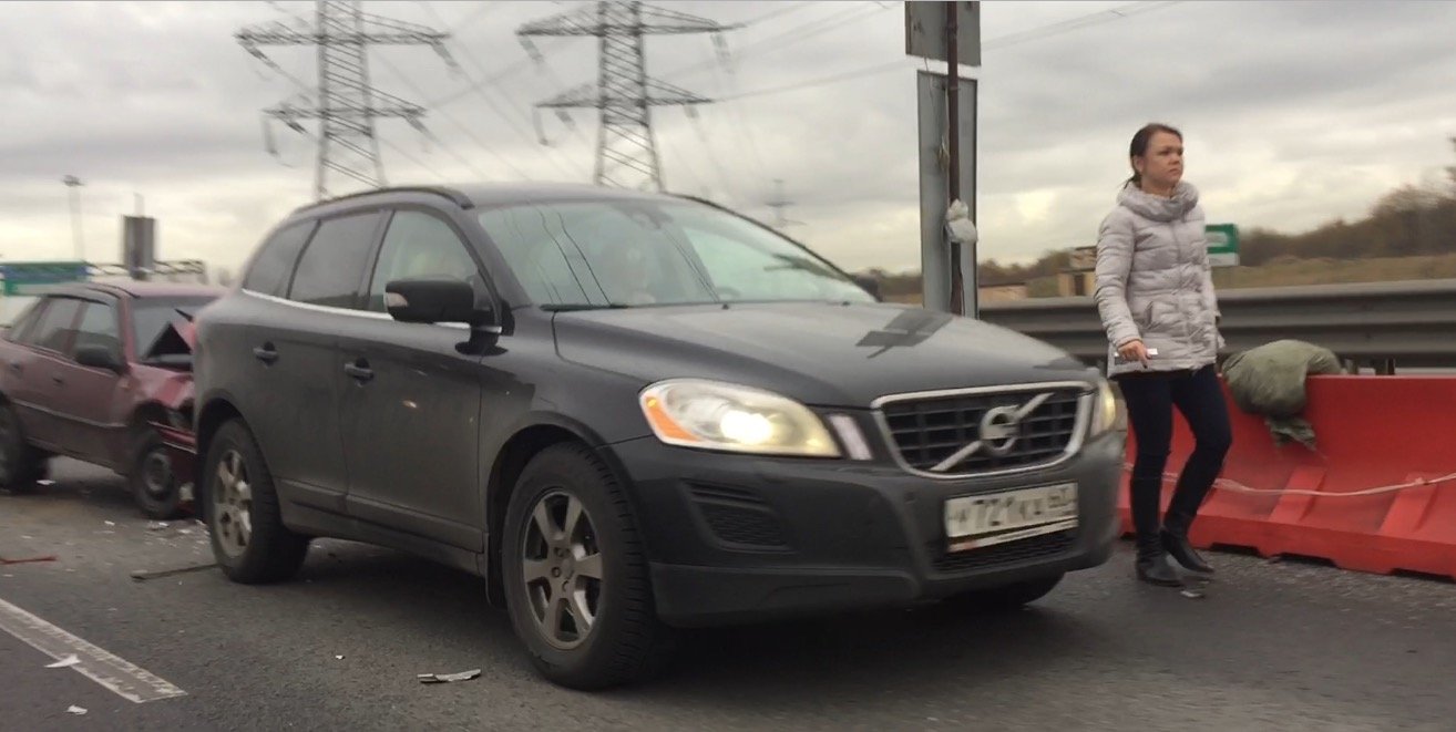 Volvo, Daewoo и Mercedes Benz R-Classe столкнулись на КАДе утром в четверг ДТП с тремя автомобилями на КАД