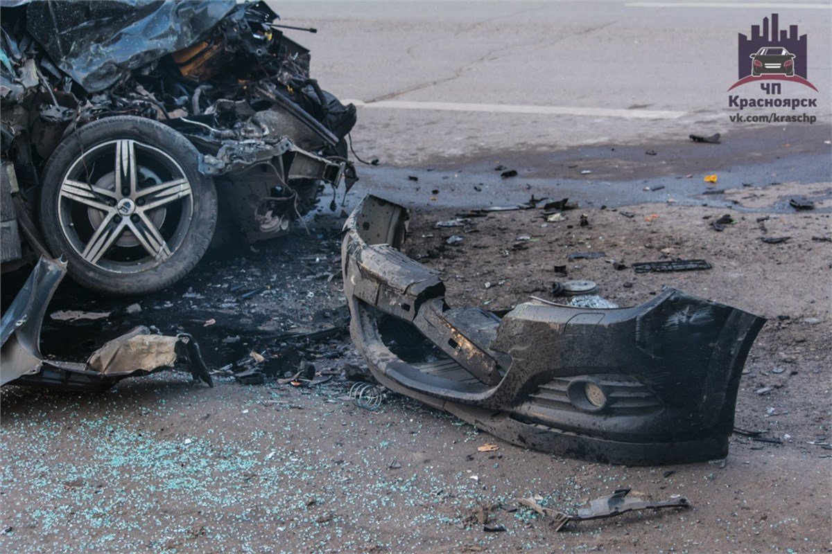 В Красноярске пьяный водитель врезался в автобус 4.jpg