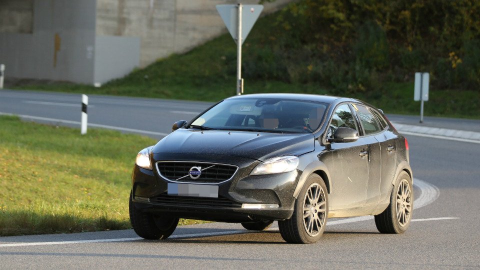 Volvo вывели на тесты новый компактный кроссовер XC40 1.jpg