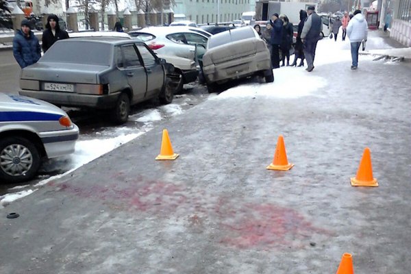 В Уфе на тротуаре сбили бабушку с внучкой 3.jpg