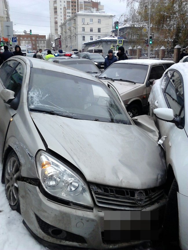 В Уфе на тротуаре сбили бабушку с внучкой 2.jpg