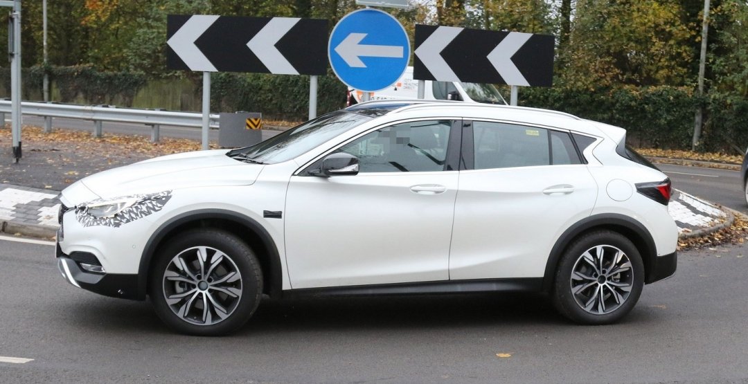 Infiniti QX30 3.jpg