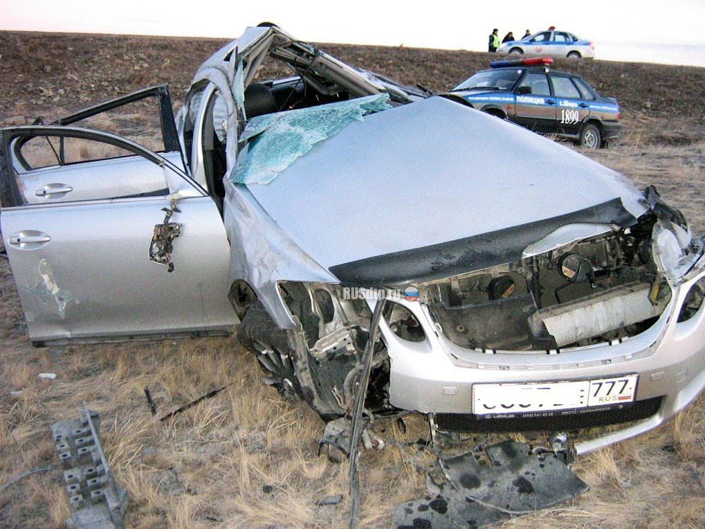 Три человека из Lexus погибли около Шира в Хакасии Три человека из Lexus погибли около Шира в Хакасии 1.jpg