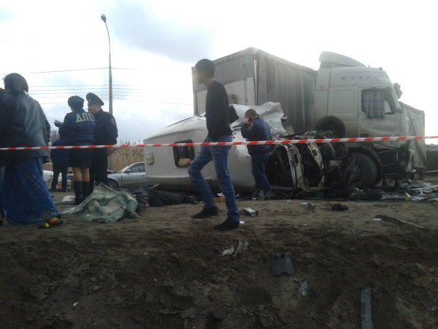 В Волгограде в ДТП с маршруткой и грузовиком погиб мужчина и ребенок В Волгограде в ДТП с маршруткой и грузовиком погиб мужчина и ребенок 3.jpg