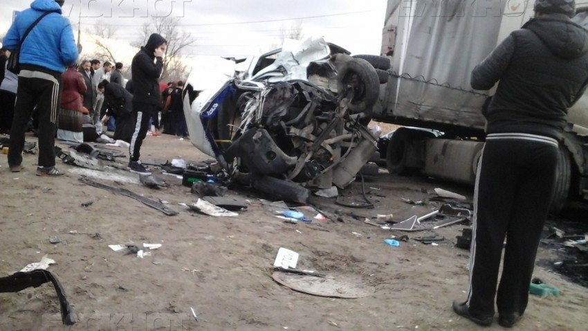 В Волгограде в ДТП с маршруткой и грузовиком погиб мужчина и ребенок В Волгограде в ДТП с маршруткой и грузовиком погиб мужчина и ребенок 2.jpg