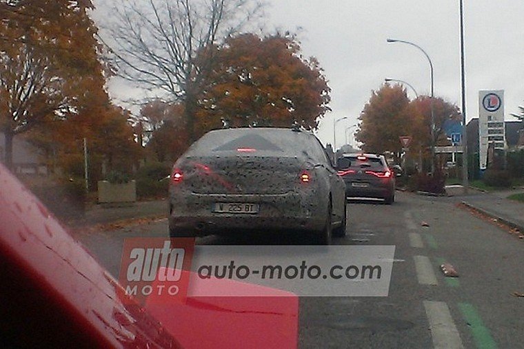 Новый Renault Fluence  попал в объективы фотошпионов 1.jpg