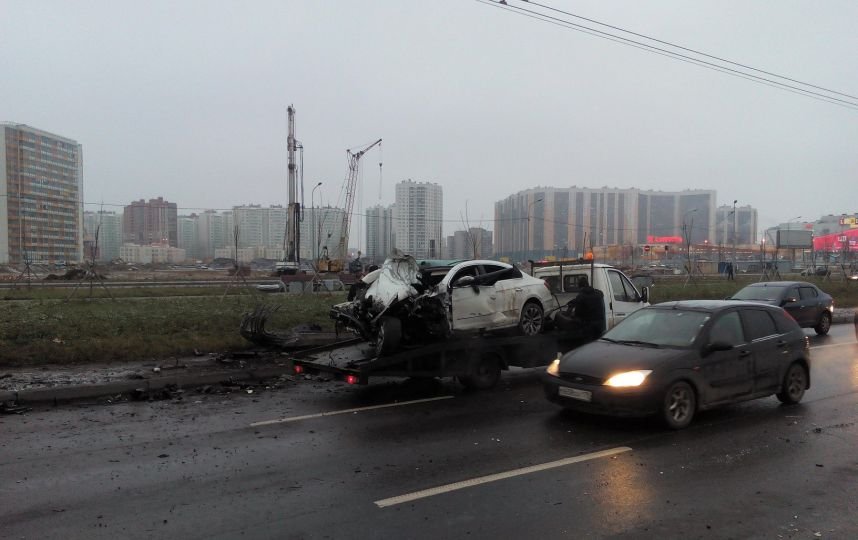 На Дальневосточном проспекте при столкновении Volkswagen со столбом погибла девочка 4.jpeg