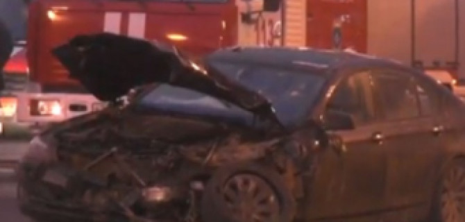 В Москве Porsche устроил массовое ДТП с шестью машинами и троллейбусом