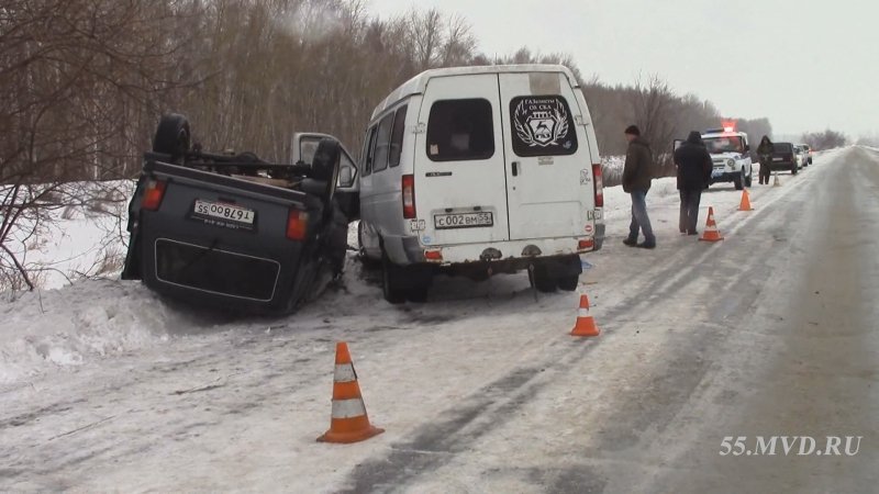 В Омске в ДТП с маршруткой пострадали 12 человек 1.jpg