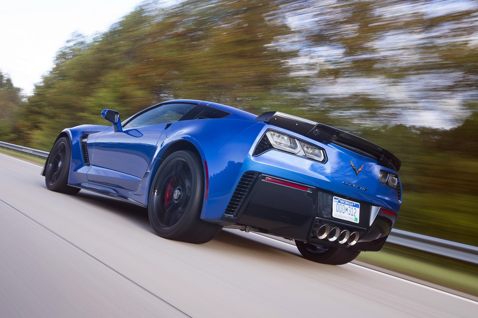 В России начались продажи самого мощного Chevrolet Corvette Z06 2015-Chevrolet-Corvette-Z06 2.jpg