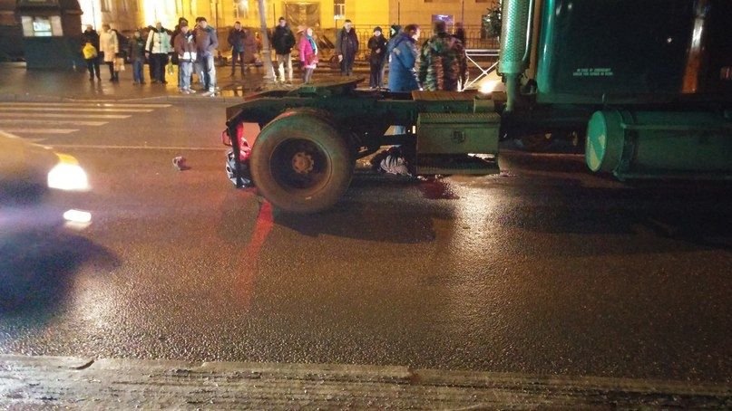 В Красном Селе под колесами грузовика погибла женщина В Красном Селе под колесами грузовика погибла женщина 1.jpg