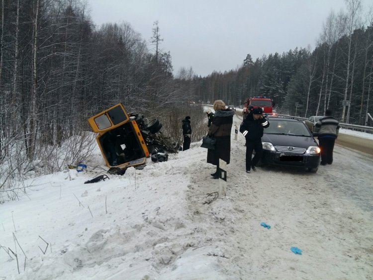 Под Верхней Пышмой в ДТП с автобусом пострадало пять человек (3).jpg