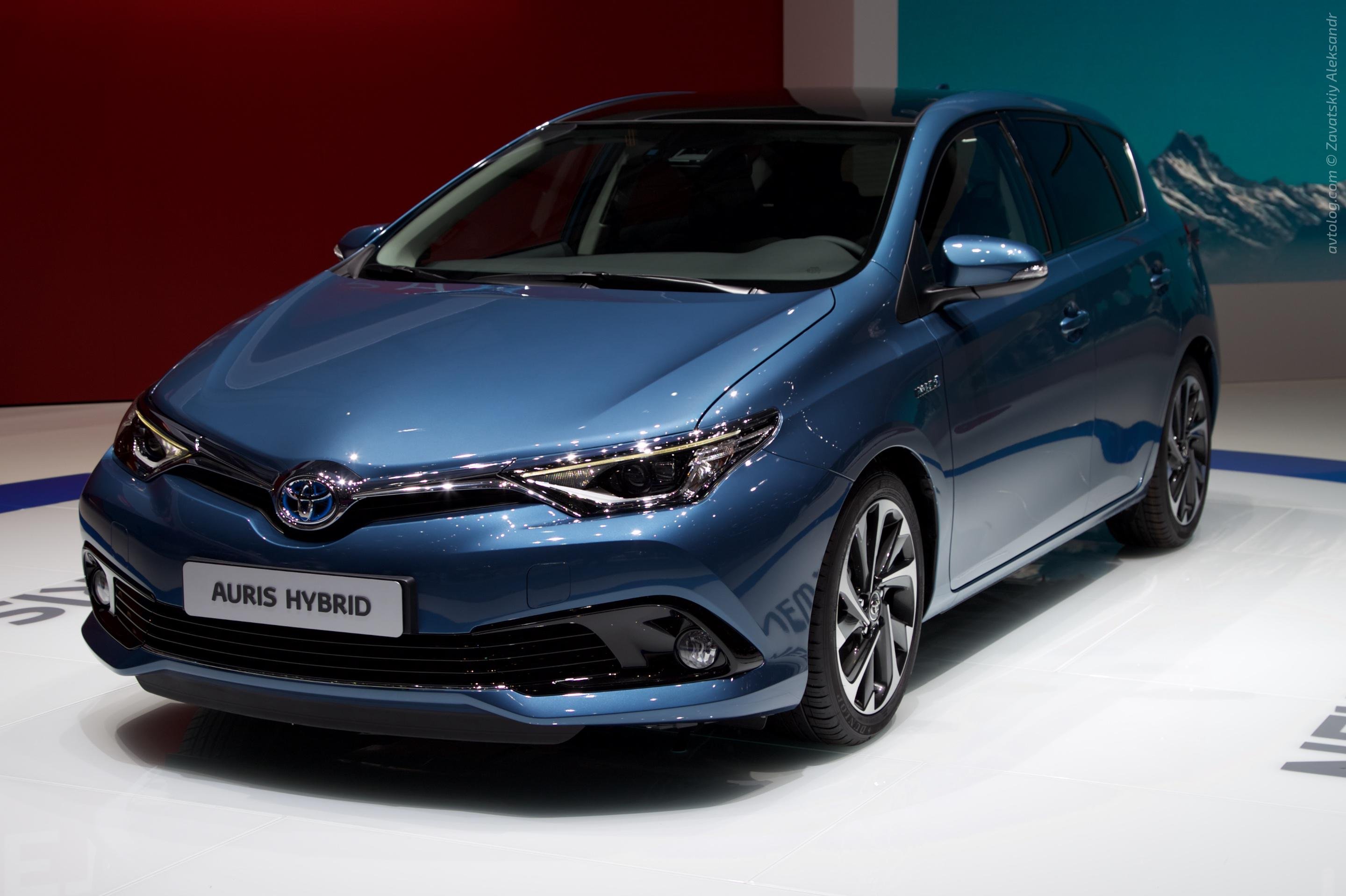 Toyota Auris Hybrid.jpg