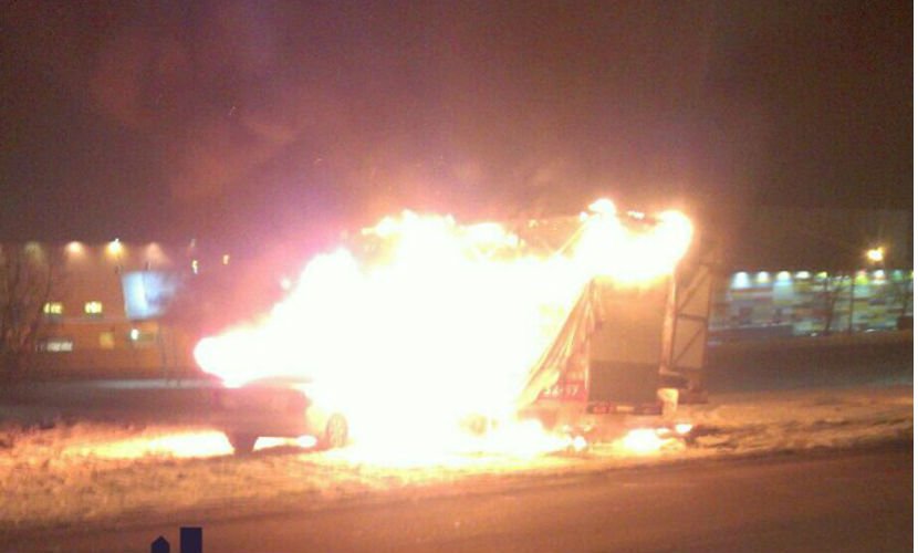Пьяная автоледи из Красноярска сожгла две машины Пьяная автоледи из Красноярска сожгла две машины 1.jpg