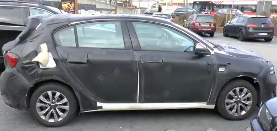 Новый хэтчбек Fiat Tipo заснят внутри и снаружи 2.jpg