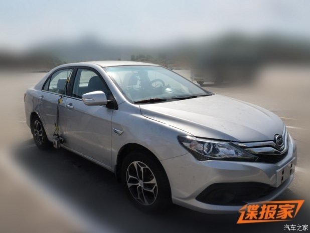 В Китае засняли обновленный седан BYD F3 (2).jpg