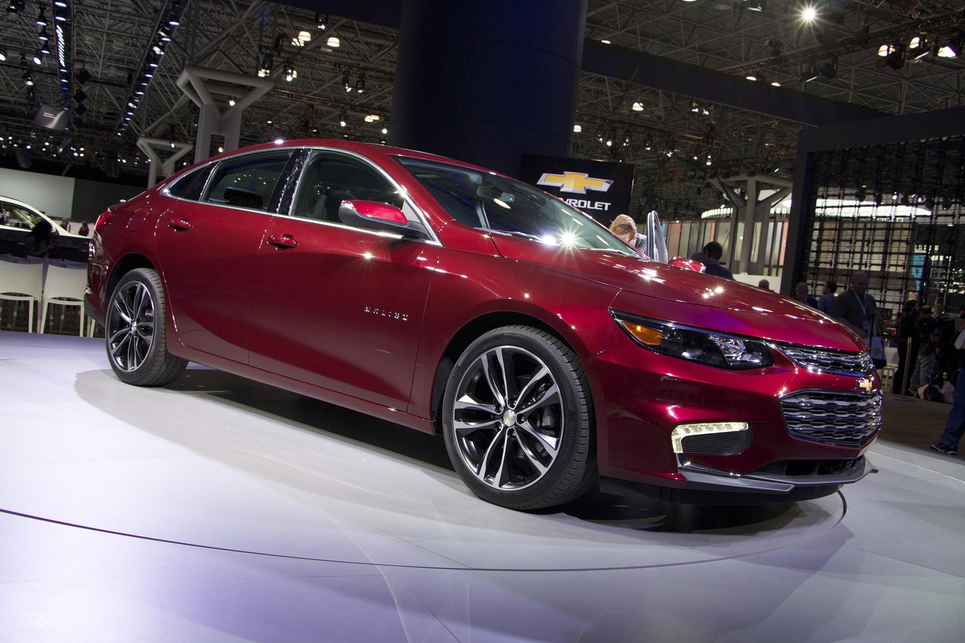 Стала известна стоимость гибридного Chevrolet Malibu LT 1.jpg