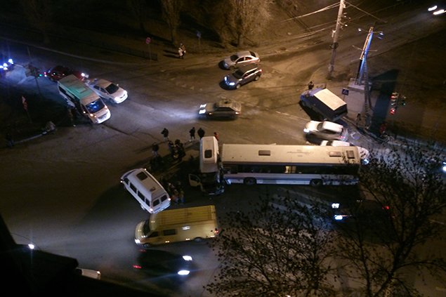 В Воронеже в ДТП с автобусом пострадали пять человек 1.jpg