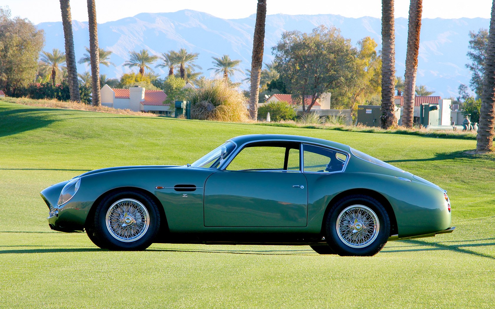 Aston Martin DB4 GT Zagato (1).jpg