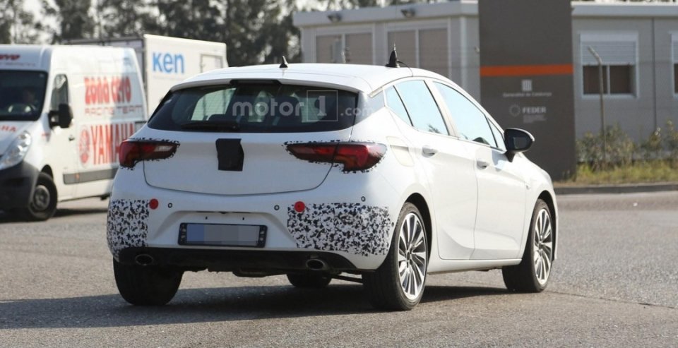 «Заряженный» Opel Astra GSI 2016 модельного года заснят на тестах (3).jpg