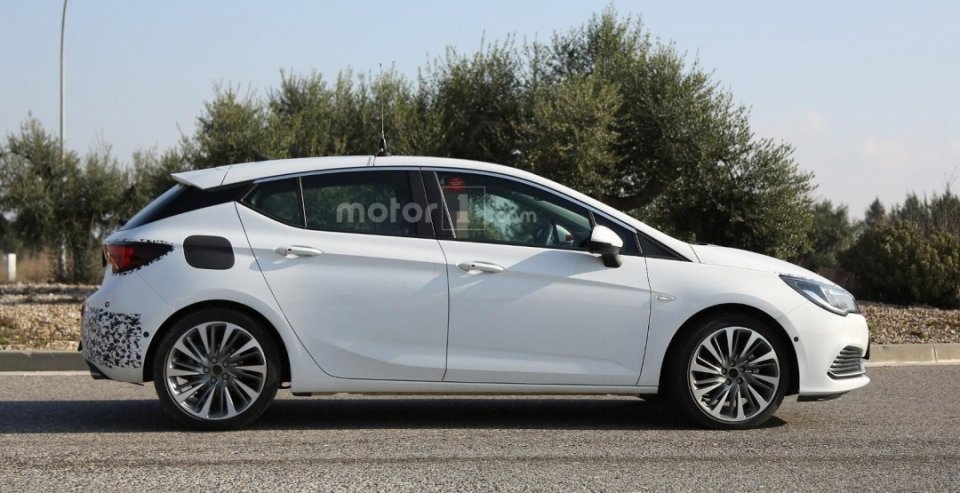 «Заряженный» Opel Astra GSI 2016 модельного года заснят на тестах (4).jpg