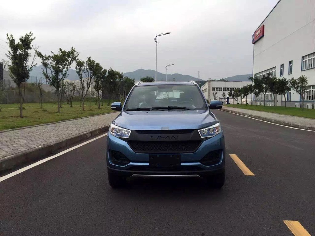 Кроссовер Lifan X70 попал в объективы фотошпионов (2).jpg