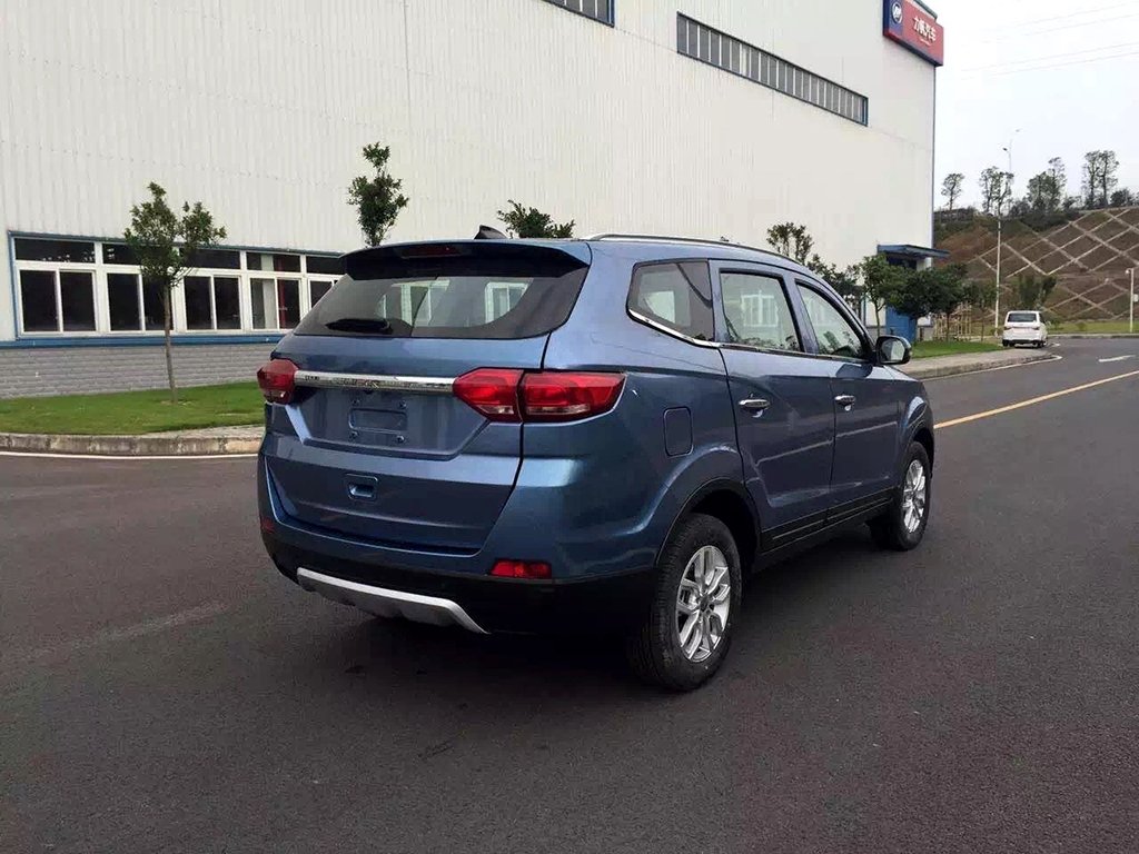Кроссовер Lifan X70 попал в объективы фотошпионов (4).jpg