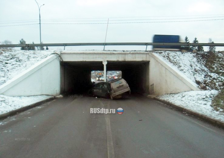 Водитель погиб, врезавшись в опору моста в Домодедовском районе (1).jpg