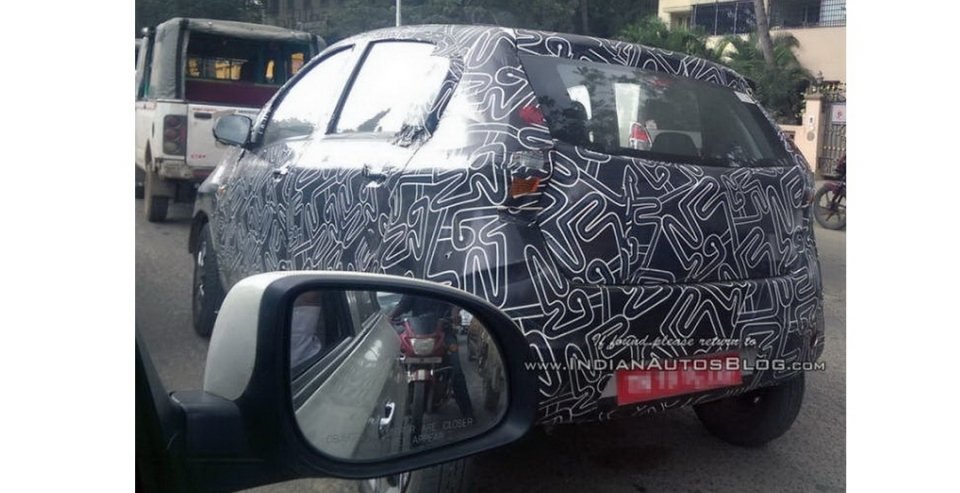 Компактный кроссовер Datsun Redi-Go вышел на тесты (1).jpg