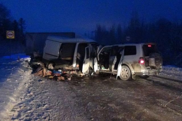 Под под Ханты-Мансийском в ДТП погибли 2 человека (1).jpg