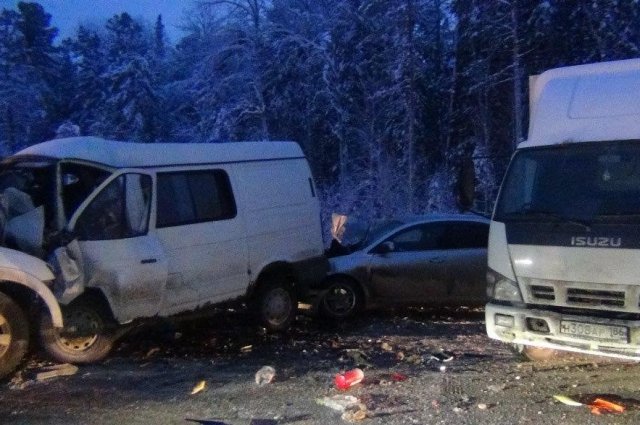 Под под Ханты-Мансийском в ДТП погибли 2 человека (3).jpg