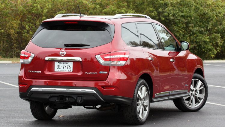 Nissan Pathfinder 2016.jpg