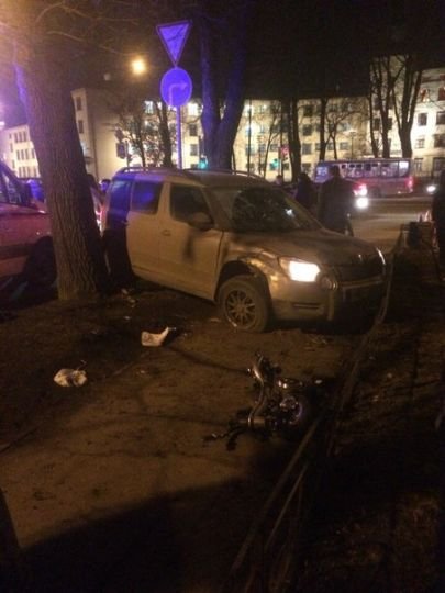 На Стачек женщина сбила четырех человек на тротуаре На Стачек женщина сбила четырех человек на тротуаре (2).jpeg