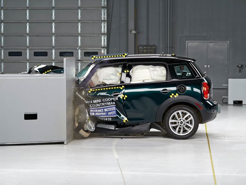 Автомобили марки MINI не прошли краш-тесты в США и запрещаются к продаже в стране information_items_15179.jpg