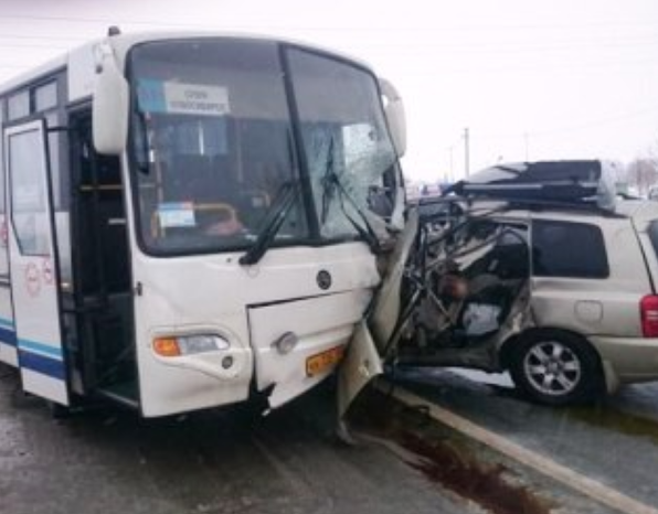В ДТП с автобусом под Новосибирском погиб человек В ДТП с автобусом под Новосибирском погиб человек.png
