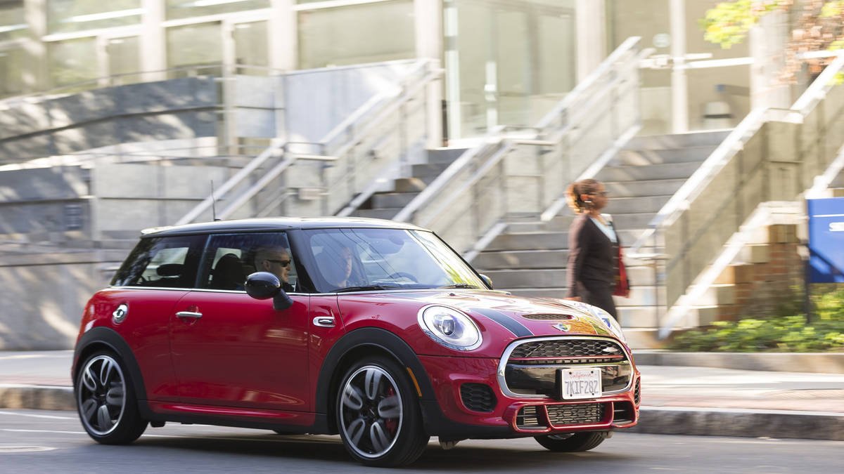 Обновленный MINI Cooper 2015 как городская мечта! ct_072415_jcw_0094.jpg