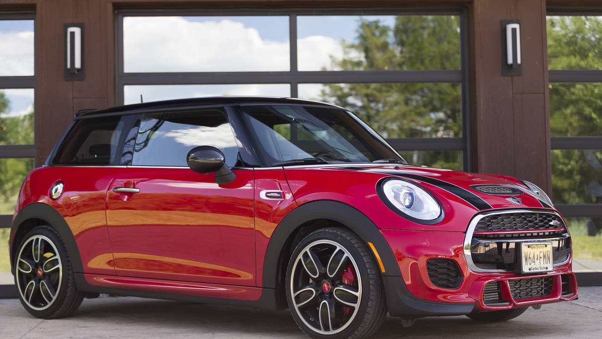 Обновленный MINI Cooper 2015 как городская мечта! ct_072415_jcw_0110.jpg