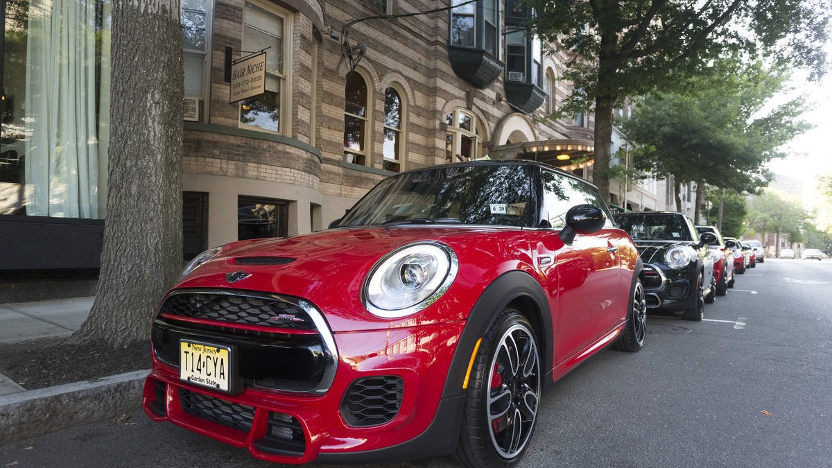 Обновленный MINI Cooper 2015 как городская мечта! ct_072415_jcw_0089.jpg