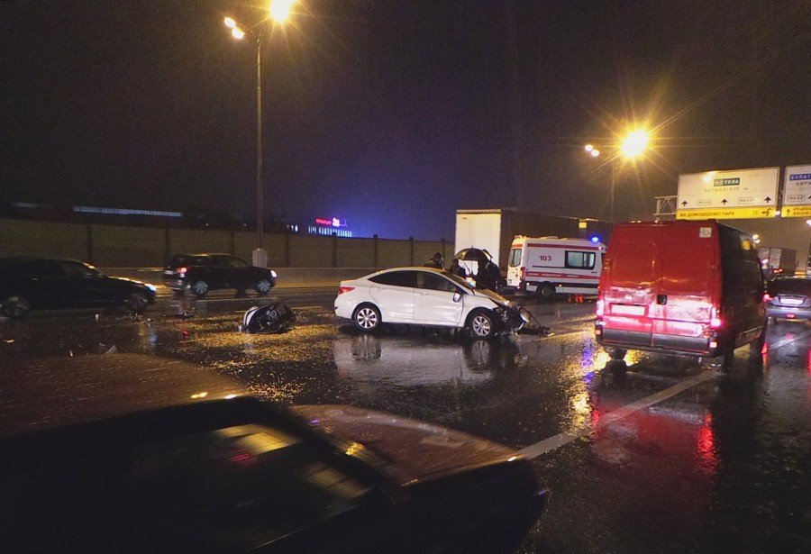 Причиной массового ДТП на МКАД является водитель, которому стало плохо.jpg