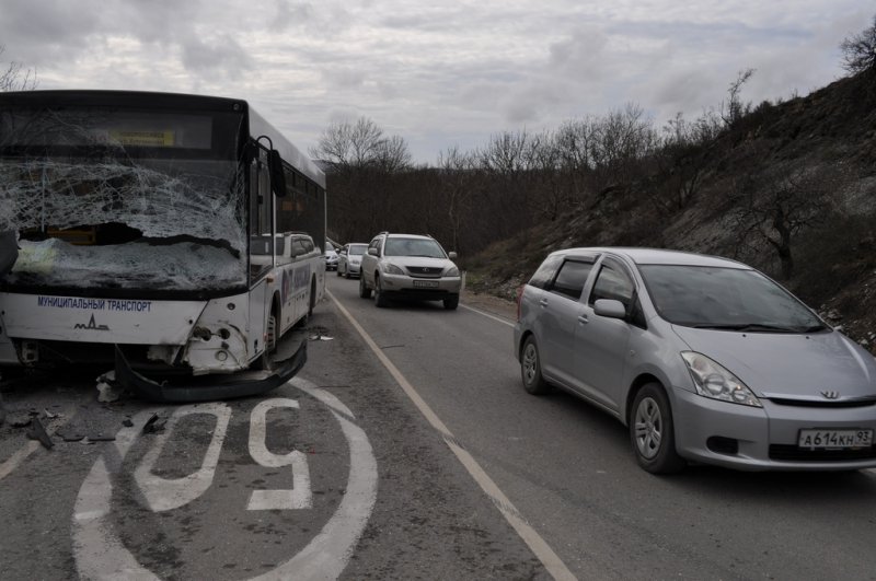 В ДТП с автобусом на Кубани один человек погиб и семь пострадали (3).jpg