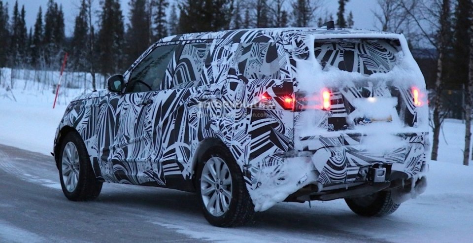Land Rover Discovery заснят на зимних тестах (1).jpg