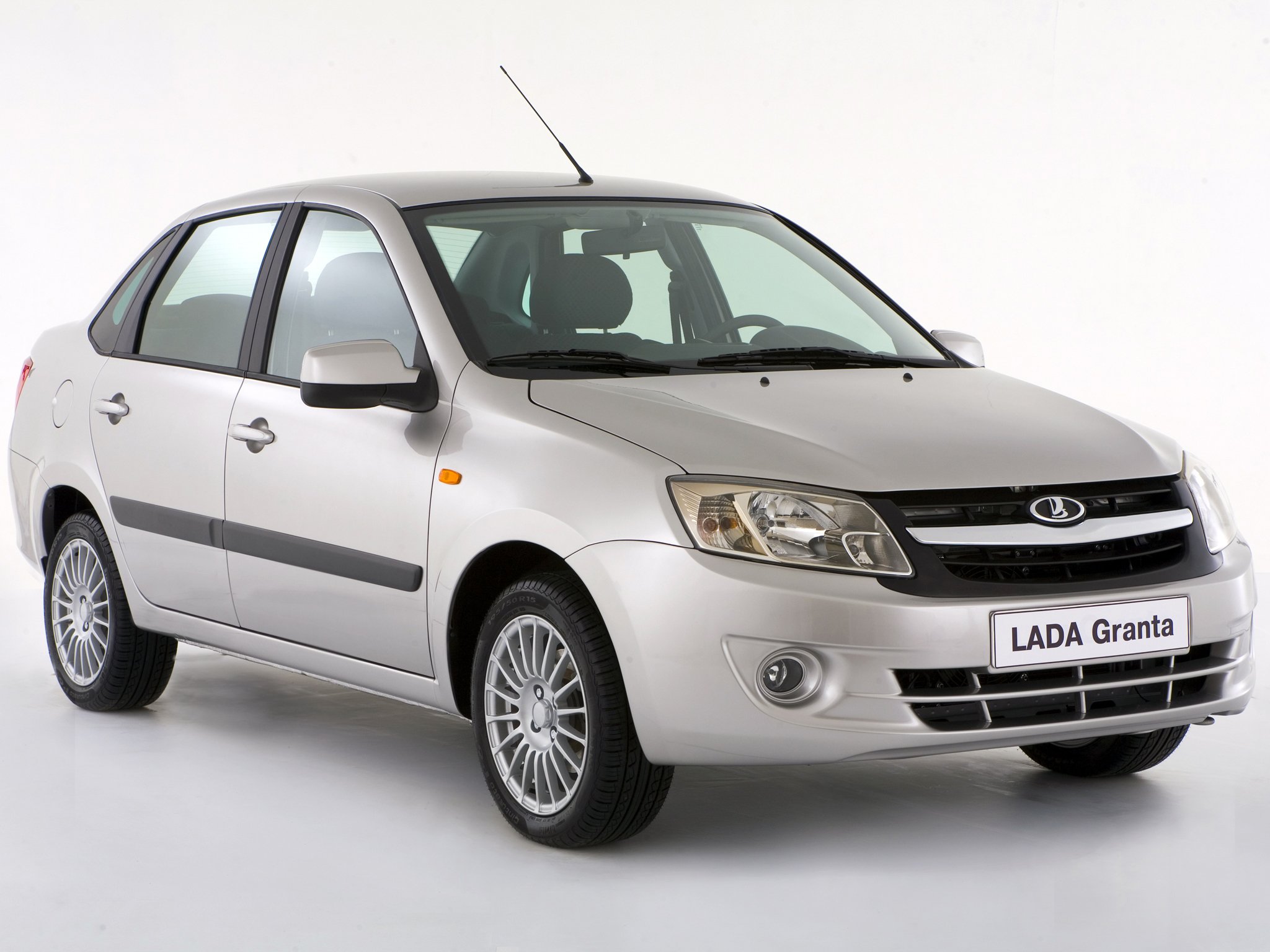ТОП-10 самых доступных автомобилей в России в январе Lada Granta.jpg
