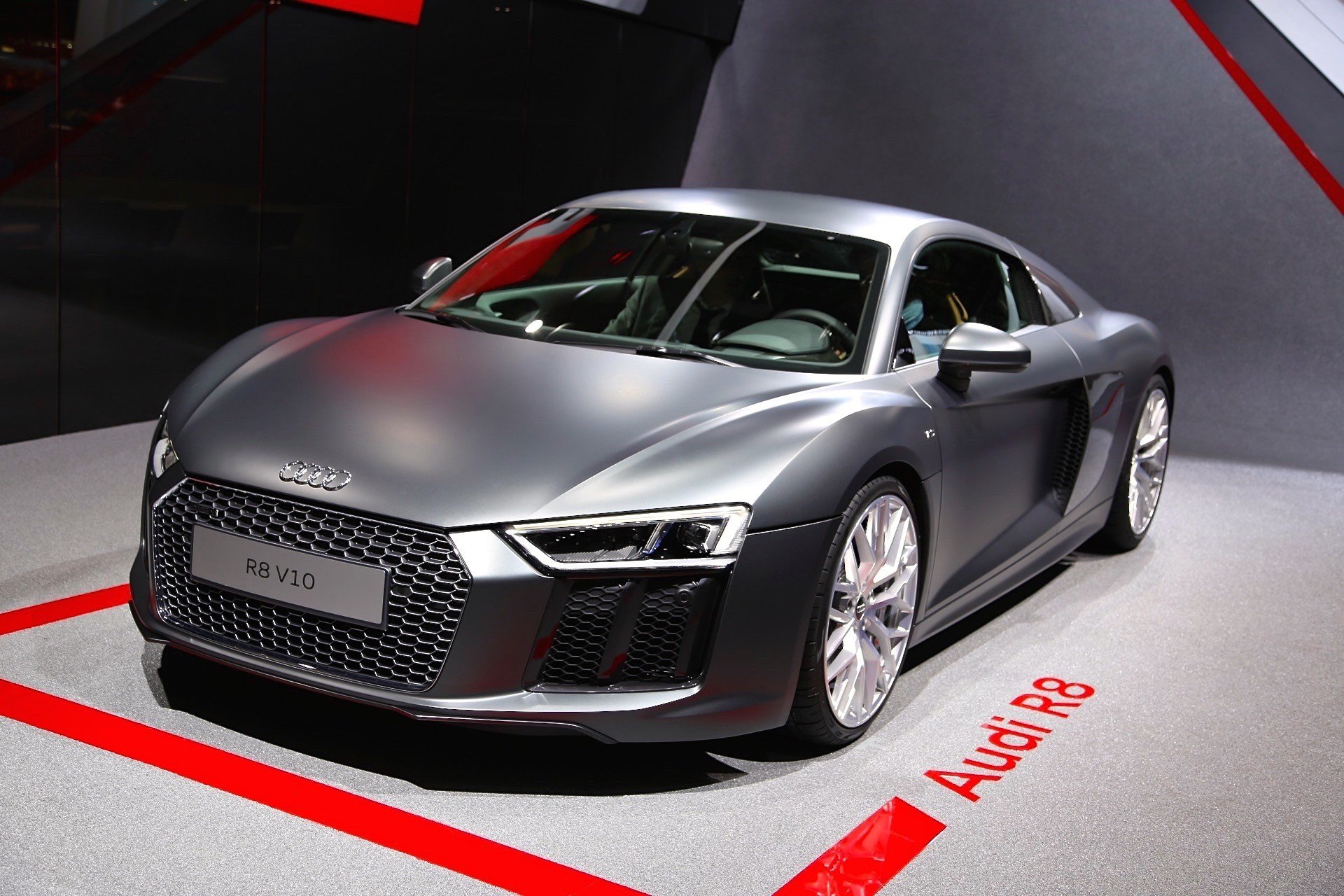 Названа стоимость новой модификации спорткара Audi R8 (2).jpg