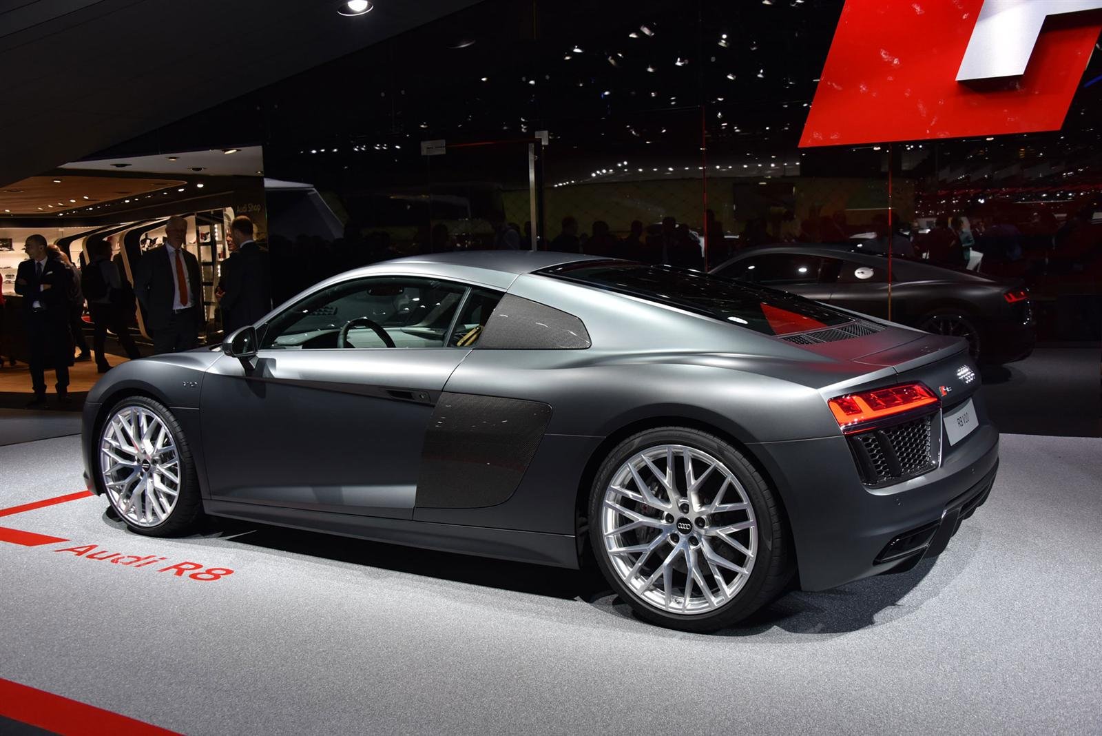 Названа стоимость новой модификации спорткара Audi R8 (1).jpg