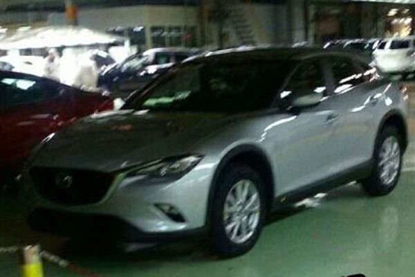 Новый кроссовер Mazda CX-4 заснят в Китае (1).jpg