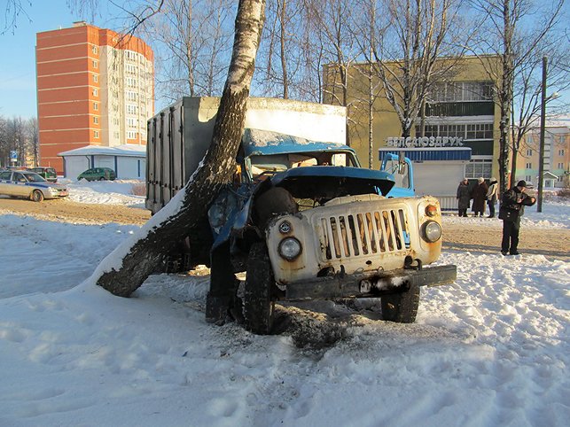 Водитель грузовика умер за рулем