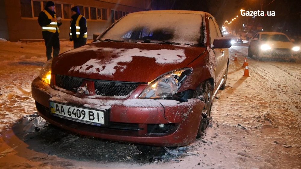 Пытаясь скрыться, воры разбили два авто