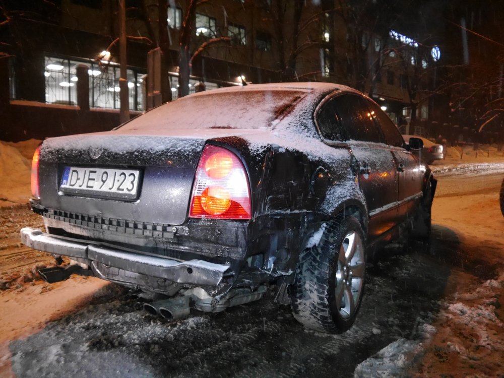 Пытаясь скрыться, воры разбили два авто