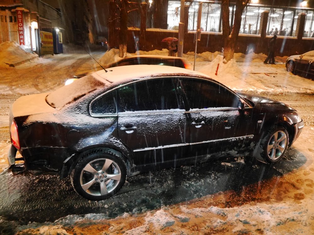 Пытаясь скрыться, воры разбили два авто